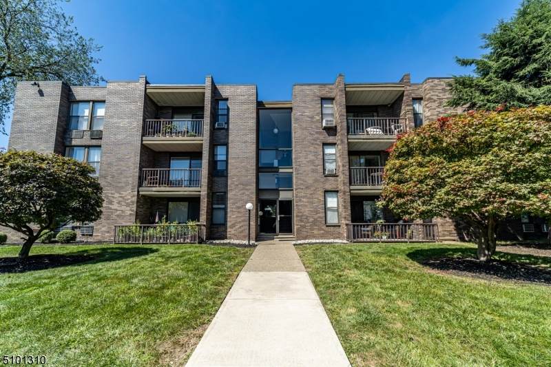 355 River Road365-J - Photo 1