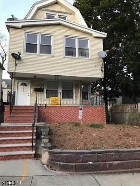 185 Custer Ave - Photo 1