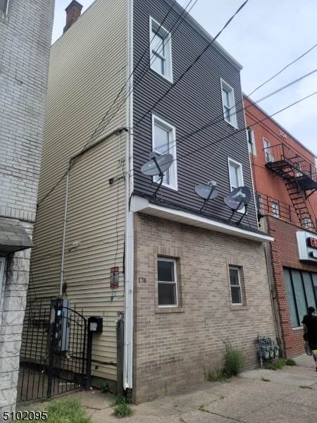 176 3Rd St - Photo 1