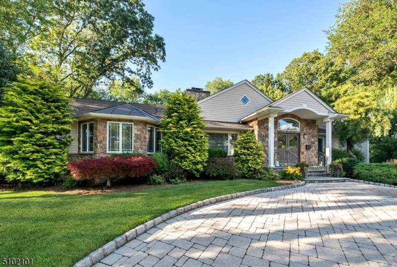 453 Fairfield Rd - Photo 1