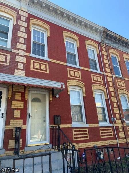 832 Grove St - Photo 1