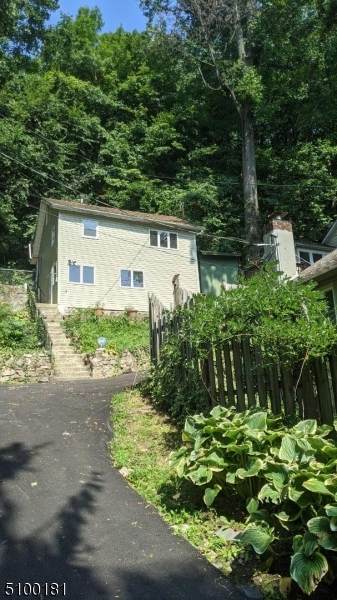 190 Lakeside Drive West - Photo 1