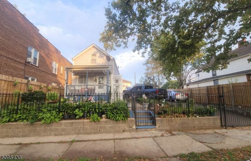 240 Shepard Ave - Photo 1