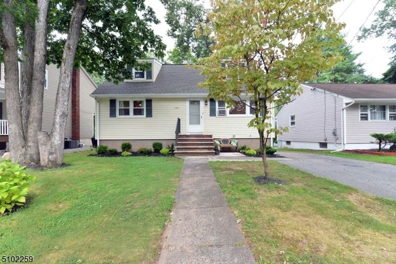132 Redwood Ave - Photo 1