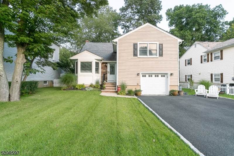 64 Hinchman Ave - Photo 1