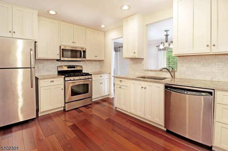 6 Avon Ct - Photo 1