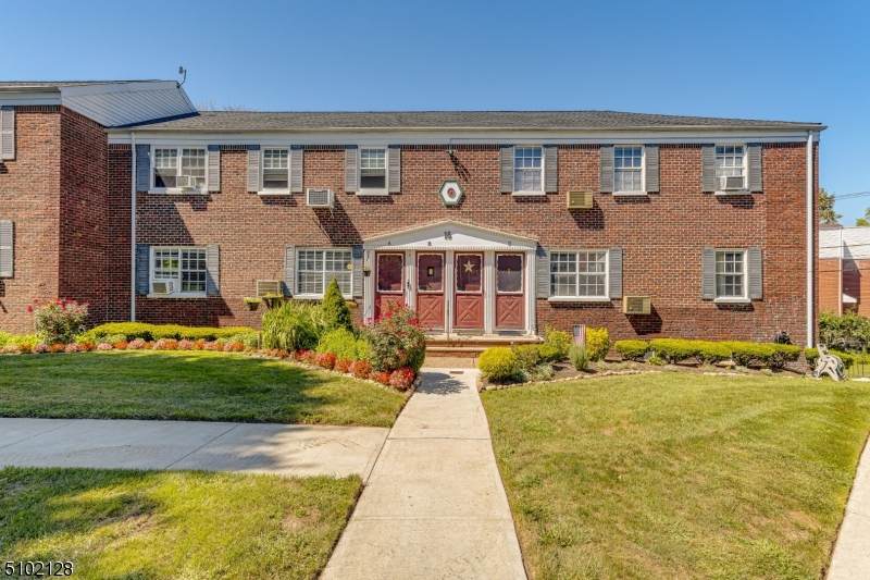 16 W Roselle Ave - Photo 1