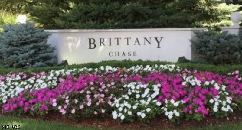 1005 Brittany Dr - Photo 1