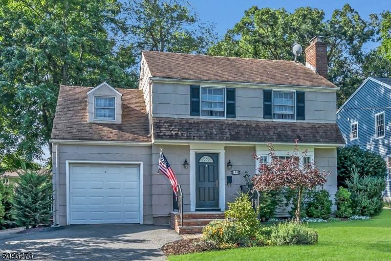 8 Lorraine Rd - Photo 1