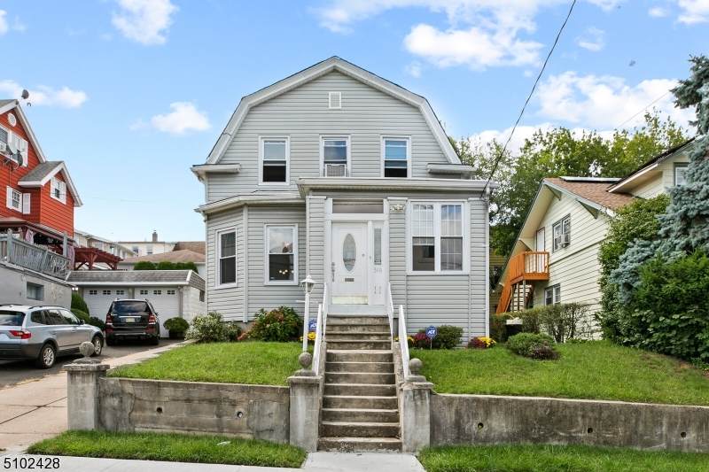 514 11Th Ave - Photo 1