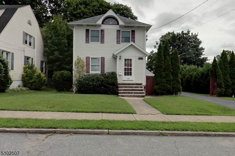 135 W Quackenbush Ave - Photo 1