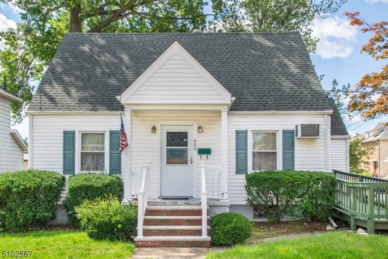 400 Rutherford Ave - Photo 1