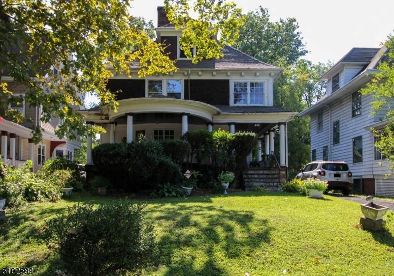 402 N Walnut St - Photo 1