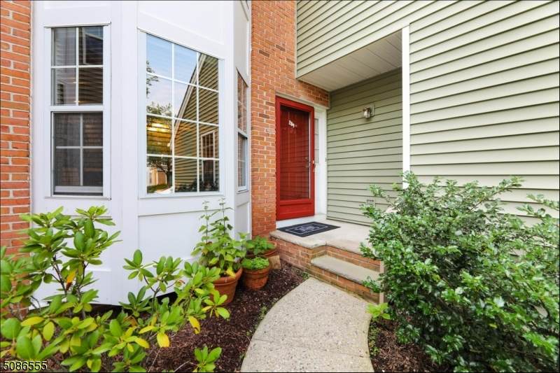 289 Araneo Dr - Photo 1
