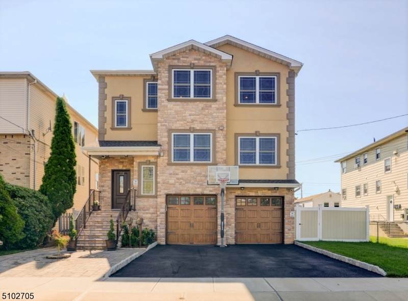 318 Spencer St. - Photo 1