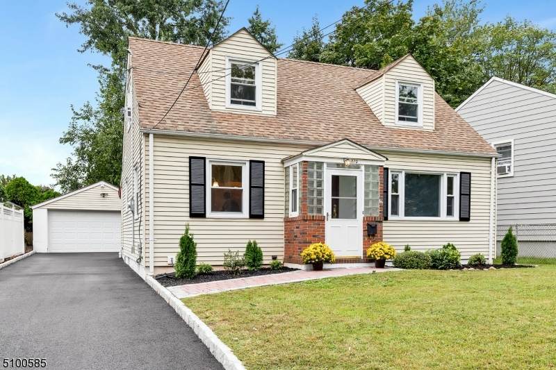 870 W Lake Ave - Photo 1