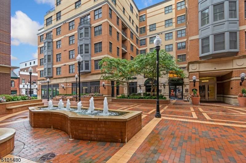40 W Park Place Unit 411 - Photo 1