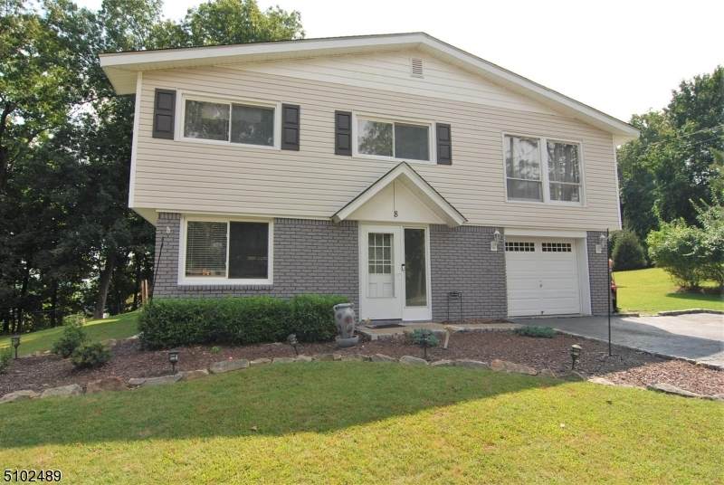 8 Eugene Pl - Photo 1