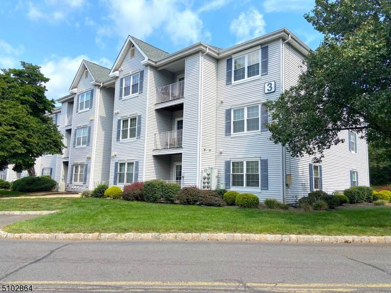 318 Stratford Pl - Photo 1