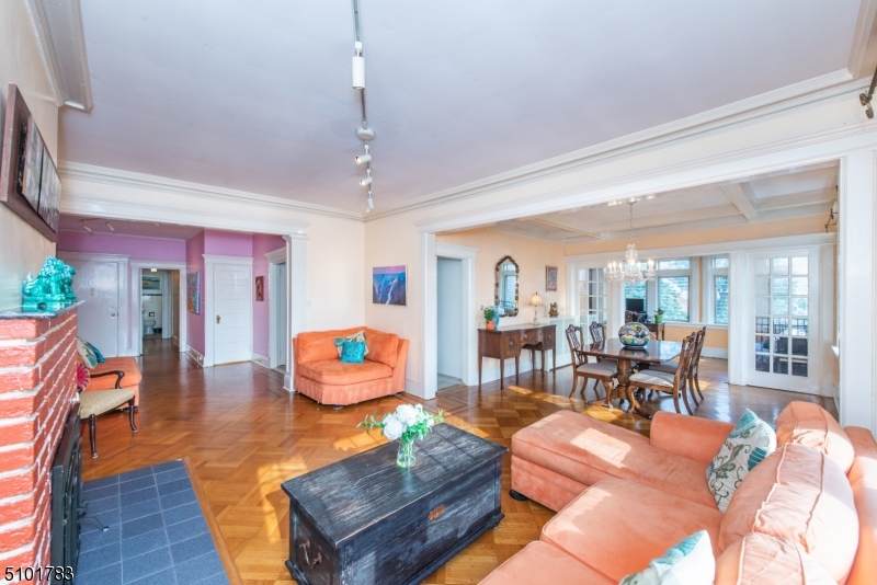 61 S Fullerton Ave - Photo 1