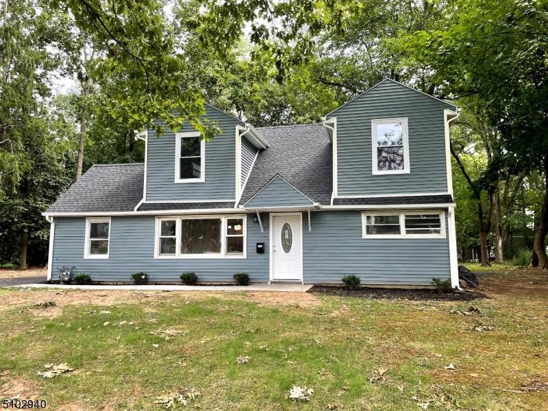 822 Hawthorne Ave - Photo 1