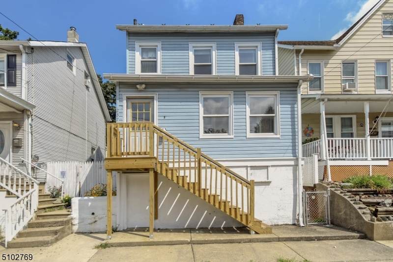 237 Washington St - Photo 1