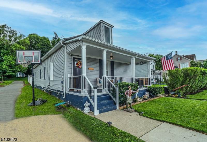 1124 7Th Ave - Photo 1