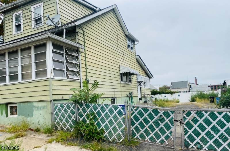 157 Pacific St - Photo 1