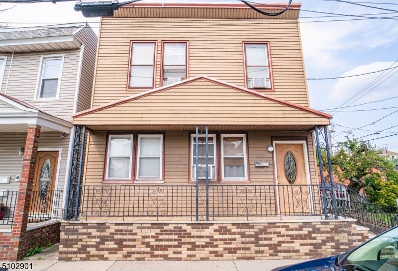 149 Schuyler Ave - Photo 1