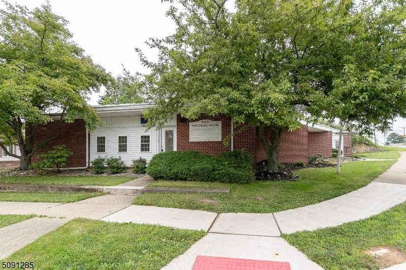 525 Memorial Pkwy - Photo 1