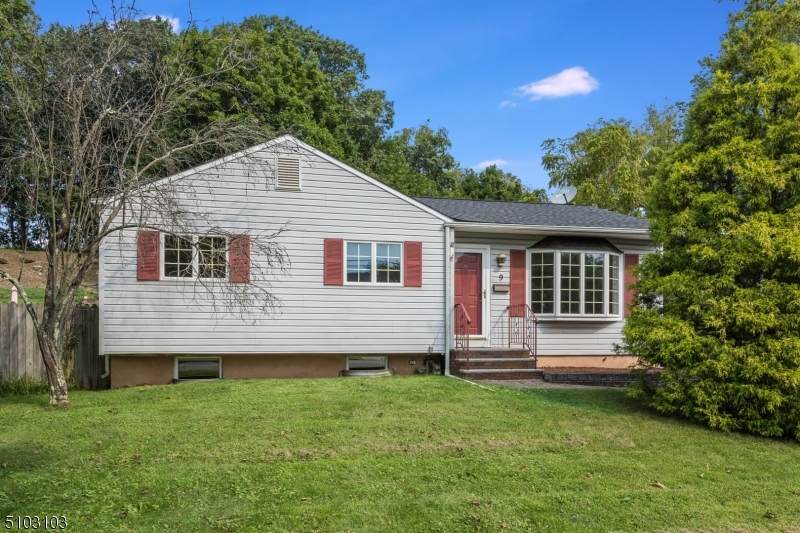 9 Seymour Ter - Photo 1