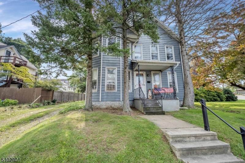 64 Youmans Ave - Photo 1