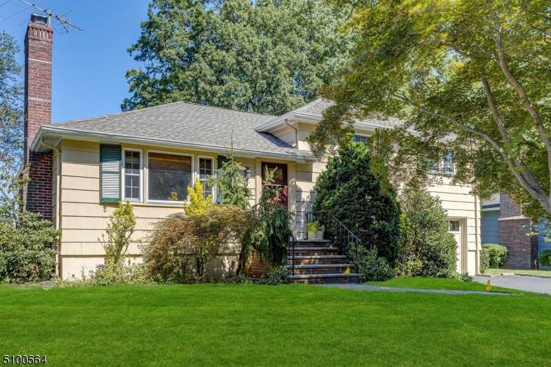 14 Sutton Pl - Photo 1