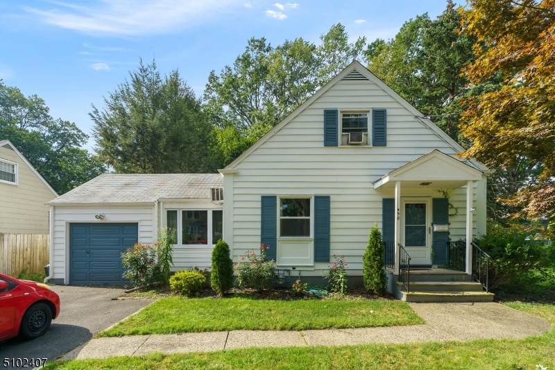458 Oakridge Ave - Photo 1
