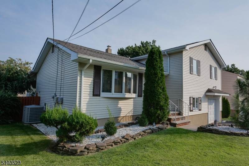 535 Elmwood Ter - Photo 1