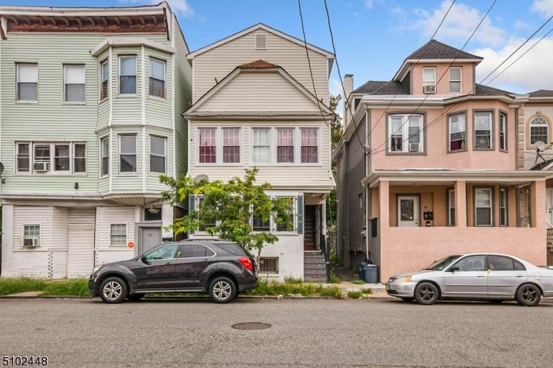 81 Pine St - Photo 1