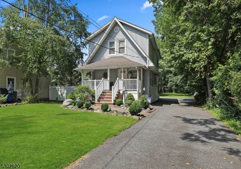 101 Lincoln Ave - Photo 1