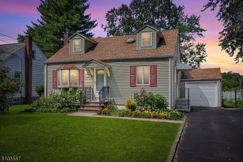 26 Dupont Ave - Photo 1