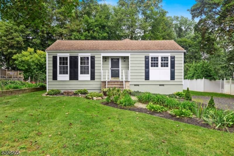 28 Lee Place - Photo 1