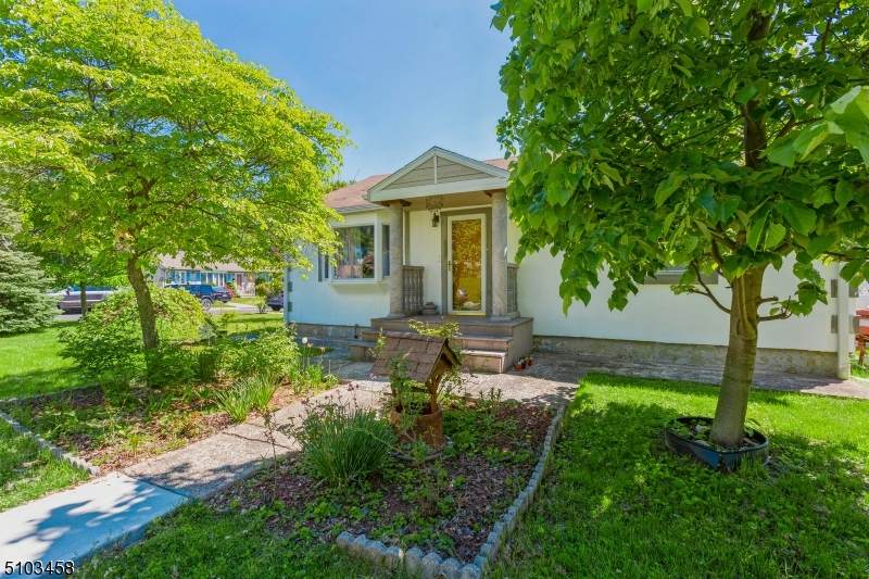 10 Linda Ln - Photo 1