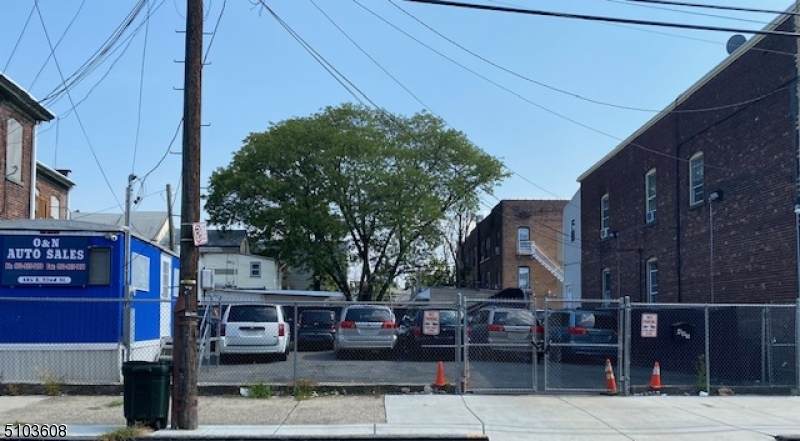 485 E 22Nd St - Photo 1