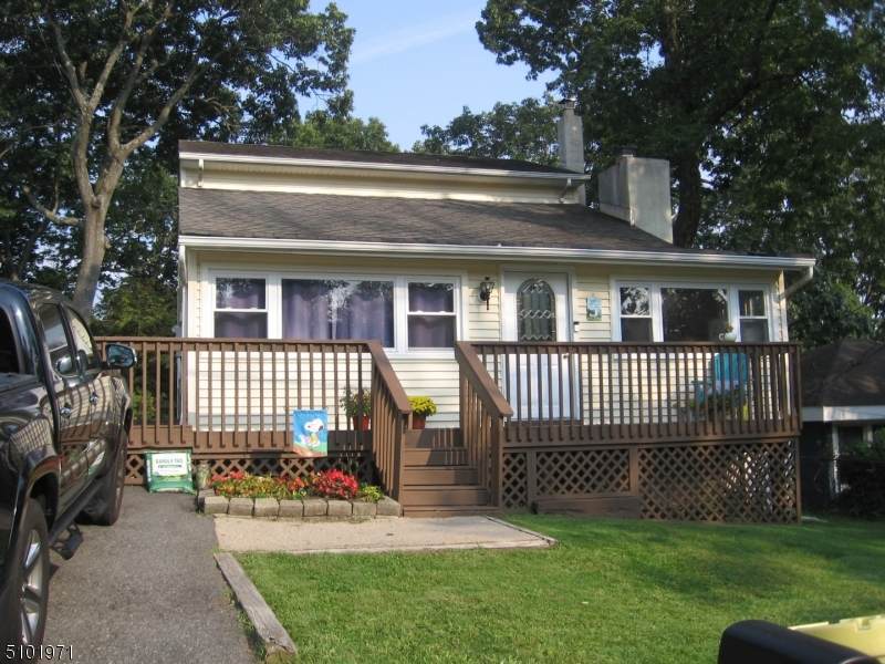 12 Iowa Ave - Photo 1