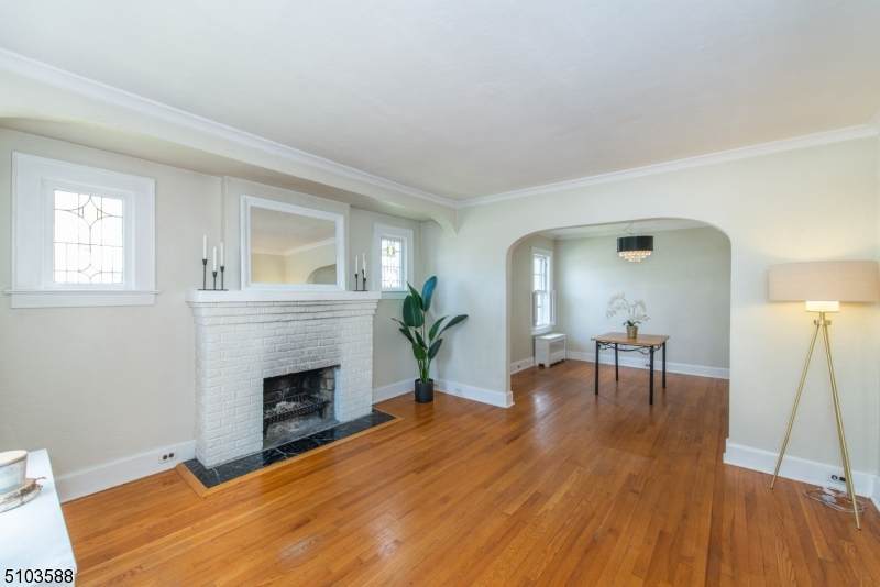 239 Hawthorne Ave - Photo 1