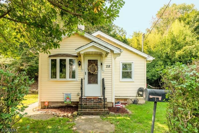 28 Greenwood Ave - Photo 1