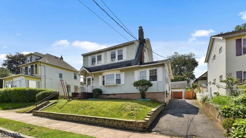 225 W 2Nd St - Photo 1
