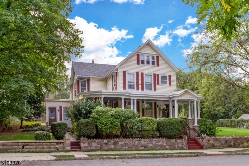 81 Broad St - Photo 1