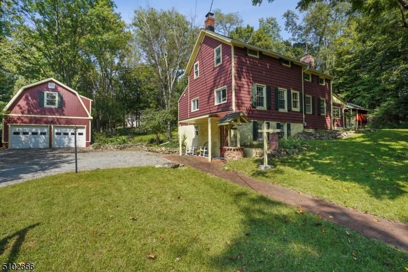 305 W Mendham Rd - Photo 1