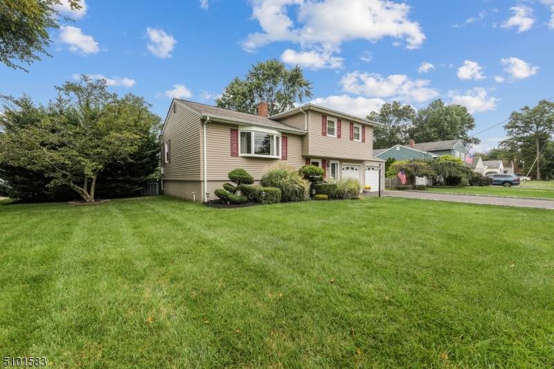 8 Harvard Rd - Photo 1