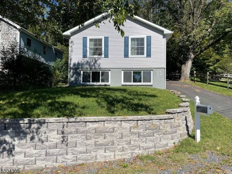 13 Hillside Ave - Photo 1