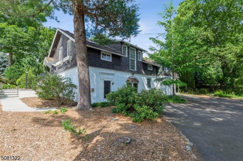 90 Vreeland Ave - Photo 1